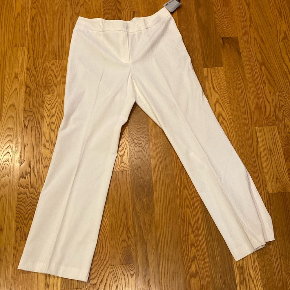 Focus 2000 Stylish Stretch Slight flare white pants. Size 14 NWT